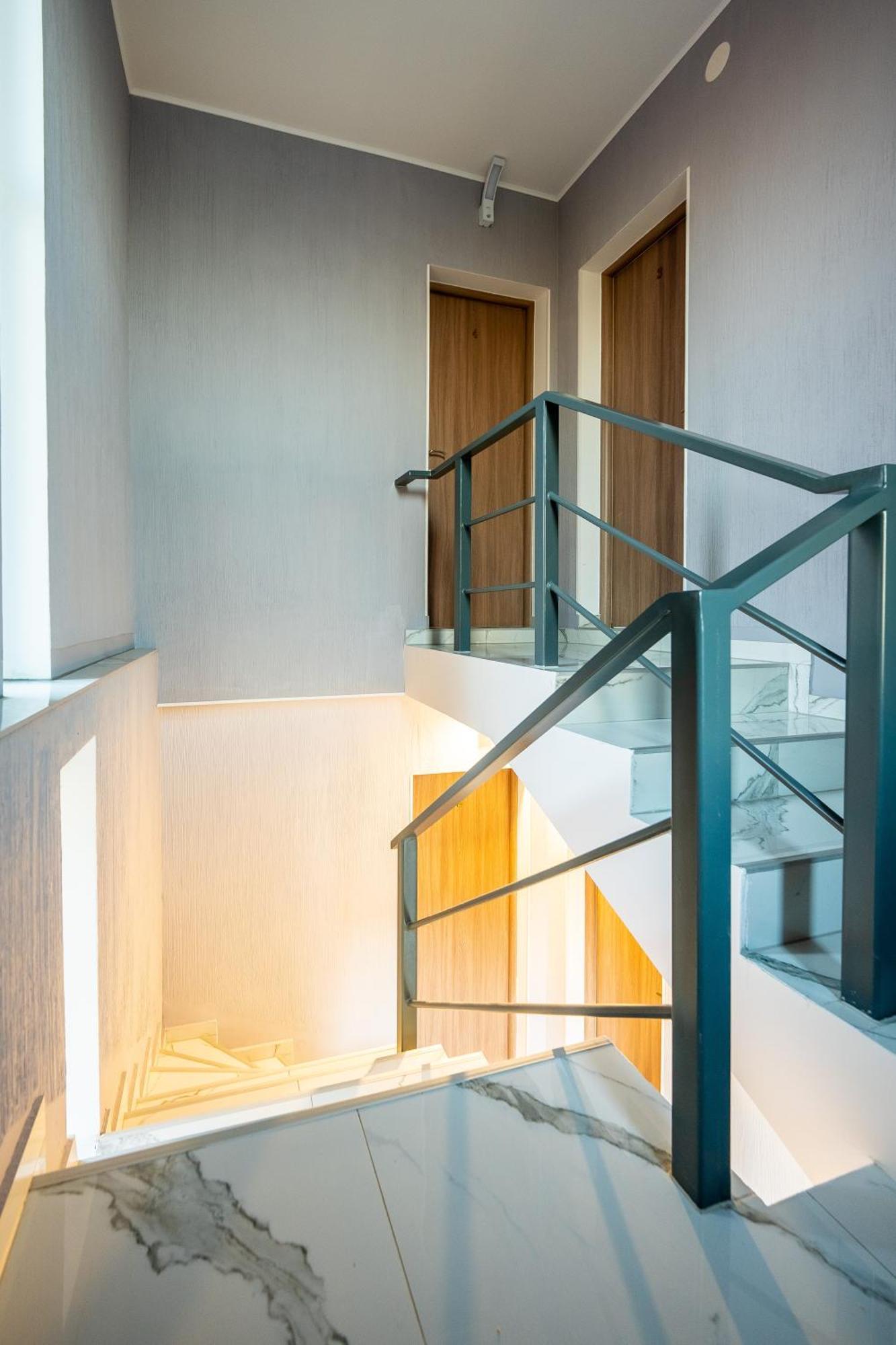 Отель Yvett House Сфынту-Георге Экстерьер фото