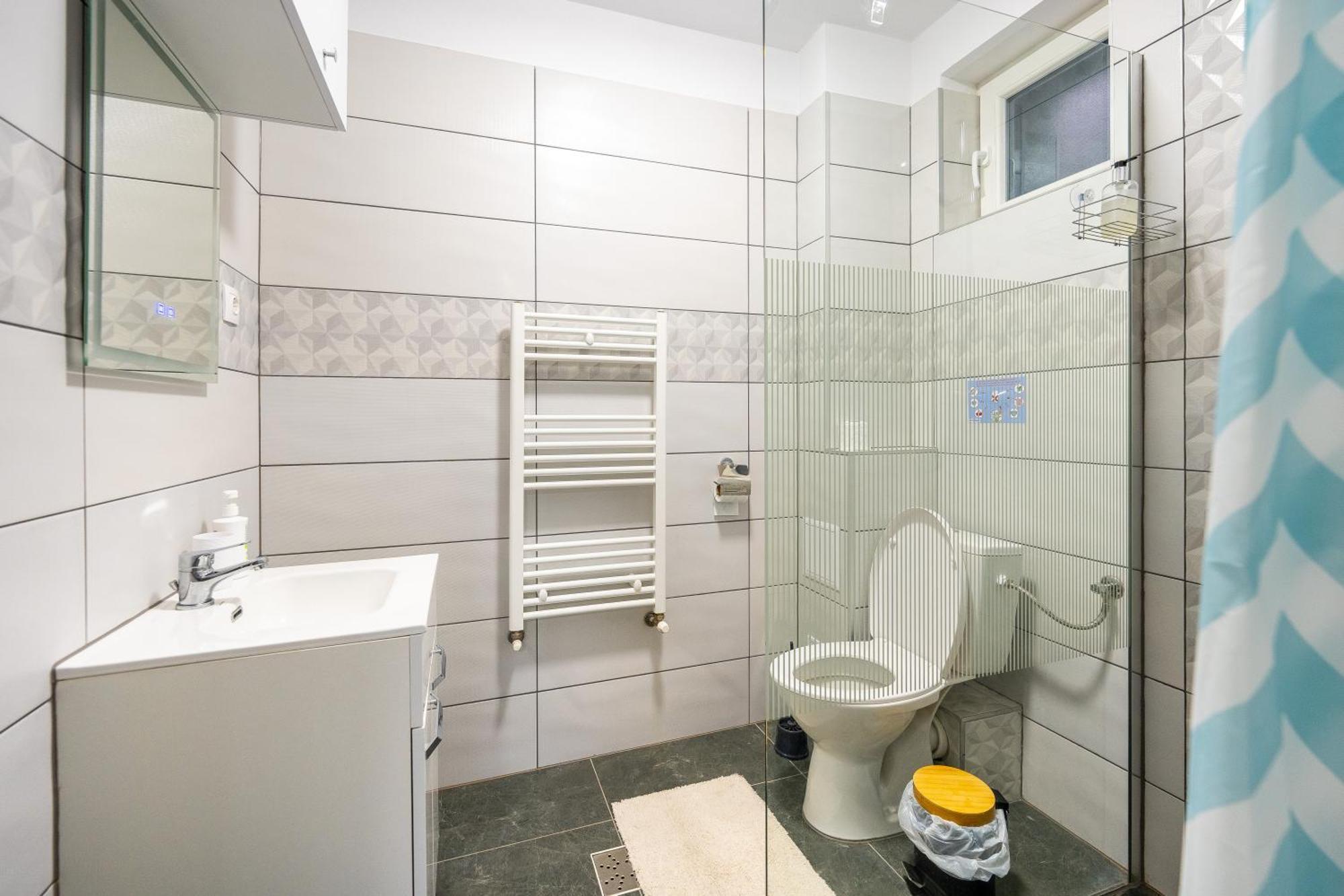 Отель Yvett House Сфынту-Георге Экстерьер фото